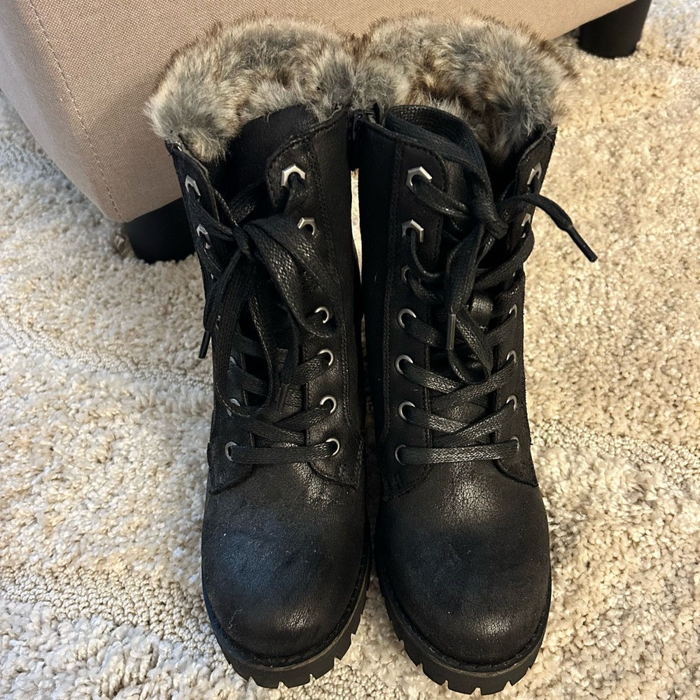 NWOT Steve Madden Black Combat Boots Faux Fur Lined Lace Up Ankle Booties